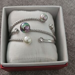 Elegant Silver and Pearl Bracelet Set